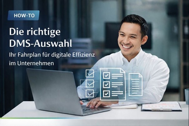 Junger Mann am Laptop: Er testet ein DMS-System und sucht so die beste DMS-Software für sein Unternehmen.