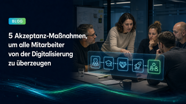 Schulungssituation: Eine Frau schult eine neue Software, um mehr Akzeptanz für eine neue digitale Lösung zu schaffen.