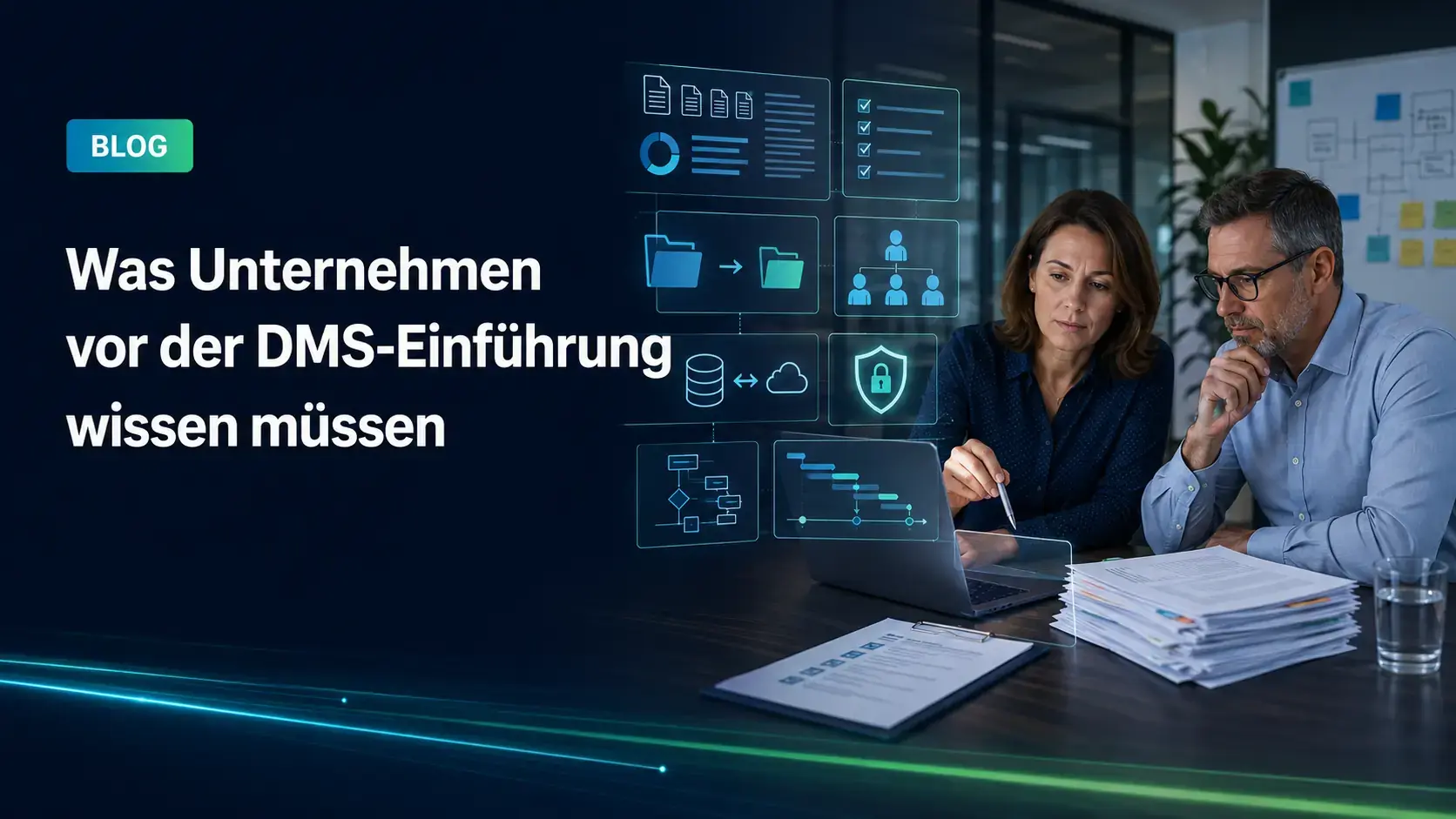 Zwei Projektverantwortliche planen die DMS-Einführung anhand digitaler Dokumentenprozesse, Anforderungen und Sicherheitsaspekte.